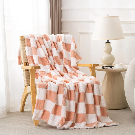 Fleece Throw Blanket for Couch with Pink Checkerboard Grid Pattern， 50"*60"Lightweight Soft Cozy Fluffy Throw Blankets for Sofa Bed Camping Travle Blankts